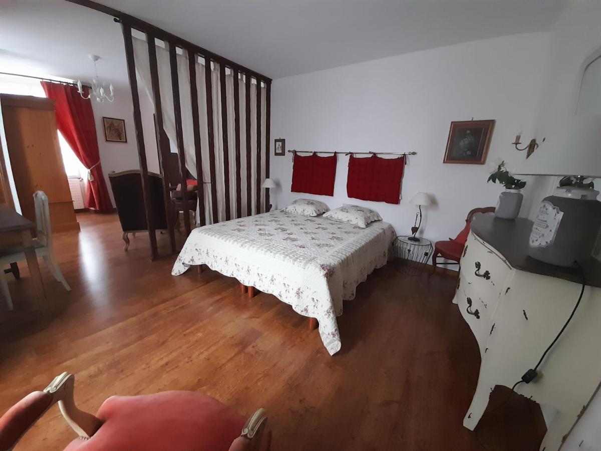 La Maison De Maria Saint-Beauzire  Eksteriør billede